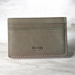 ROOTS Gray Leather Cardholder